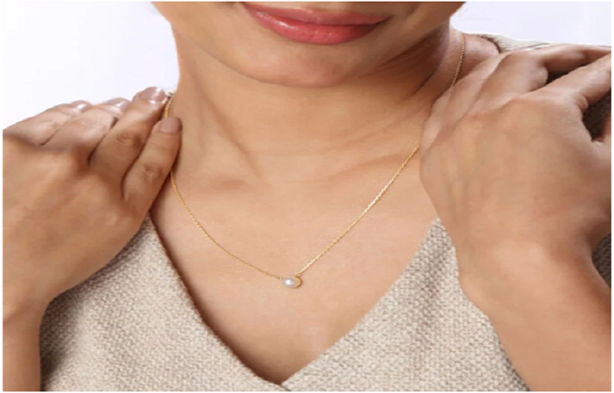 Dreamy Halo Pearl Necklace